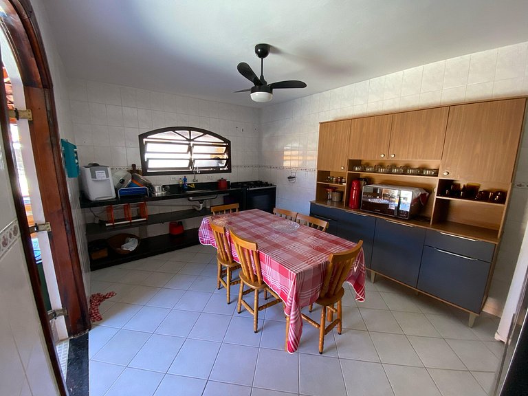 Casa Com piscina e Três Quartos Martim de Sá