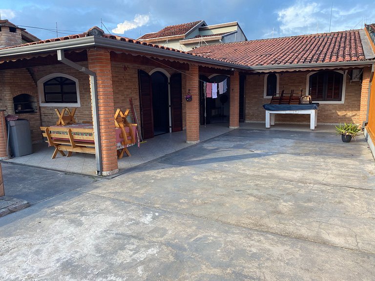 Casa Com piscina e Três Quartos Martim de Sá