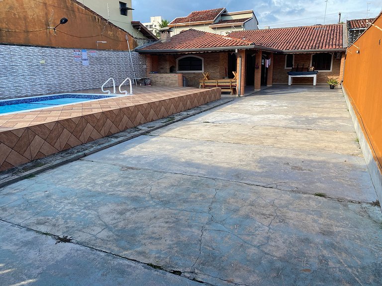 Casa Com piscina e Três Quartos Martim de Sá