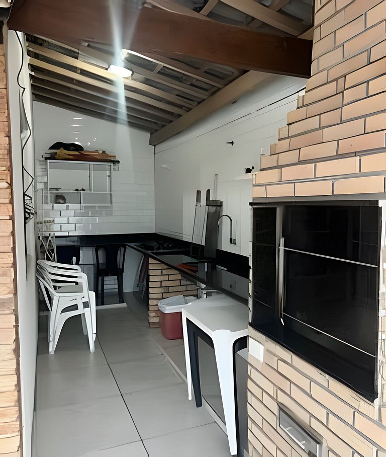 Casa 100 metros da praia Martim de Sá