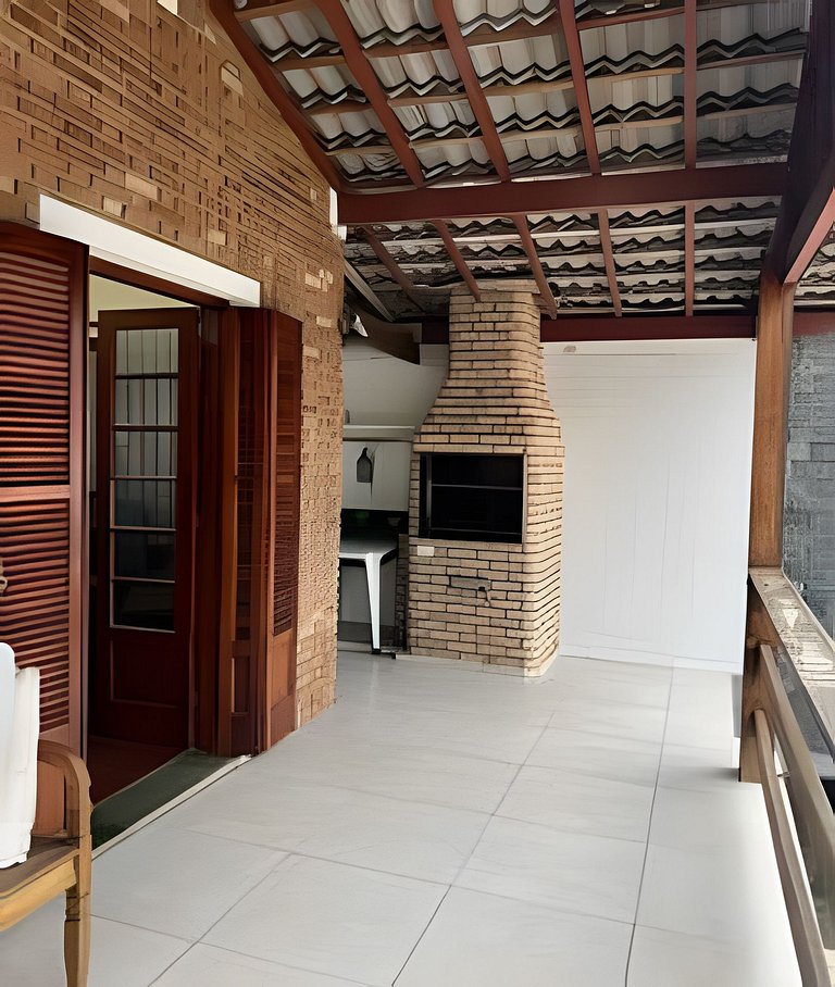 Casa 100 metros da praia Martim de Sá