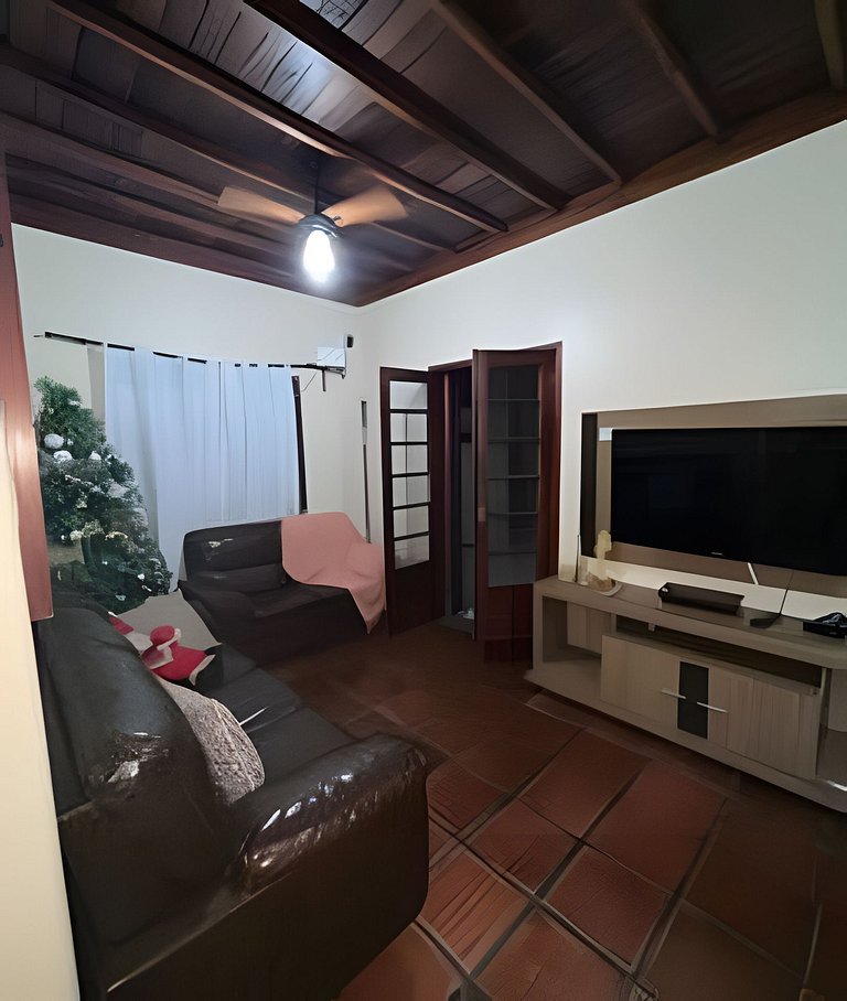 Casa 100 metros da praia Martim de Sá
