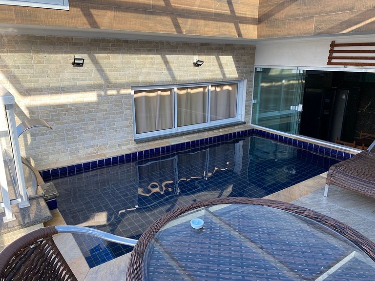 Casa Com Piscina na beira da Praia Perequê Açu