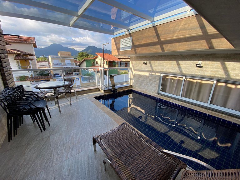 Casa Com Piscina na beira da Praia Perequê Açu
