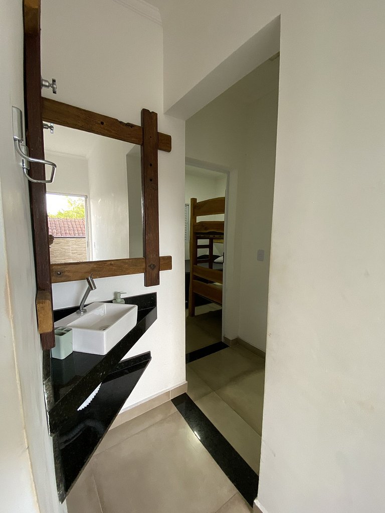 Casa Com Piscina na beira da Praia Perequê Açu