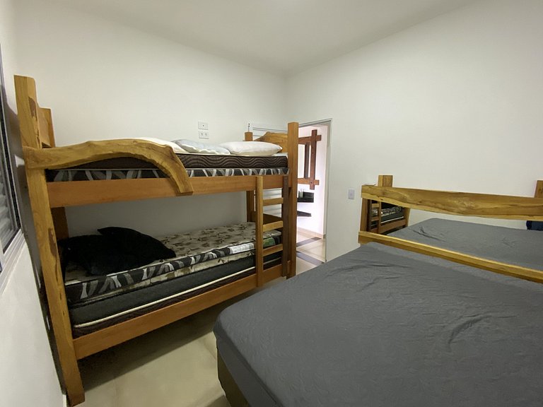 Casa Com Piscina na beira da Praia Perequê Açu