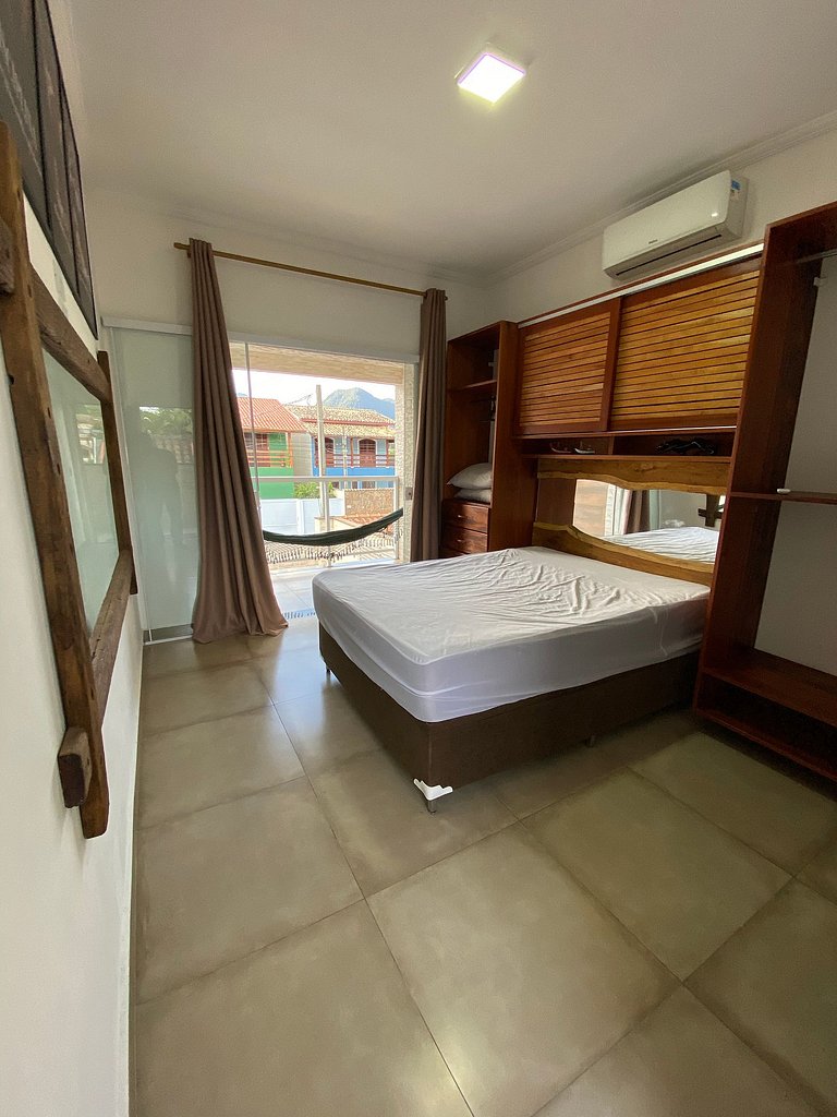 Casa Com Piscina na beira da Praia Perequê Açu