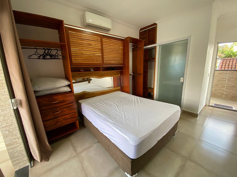 Casa Com Piscina na beira da Praia Perequê Açu